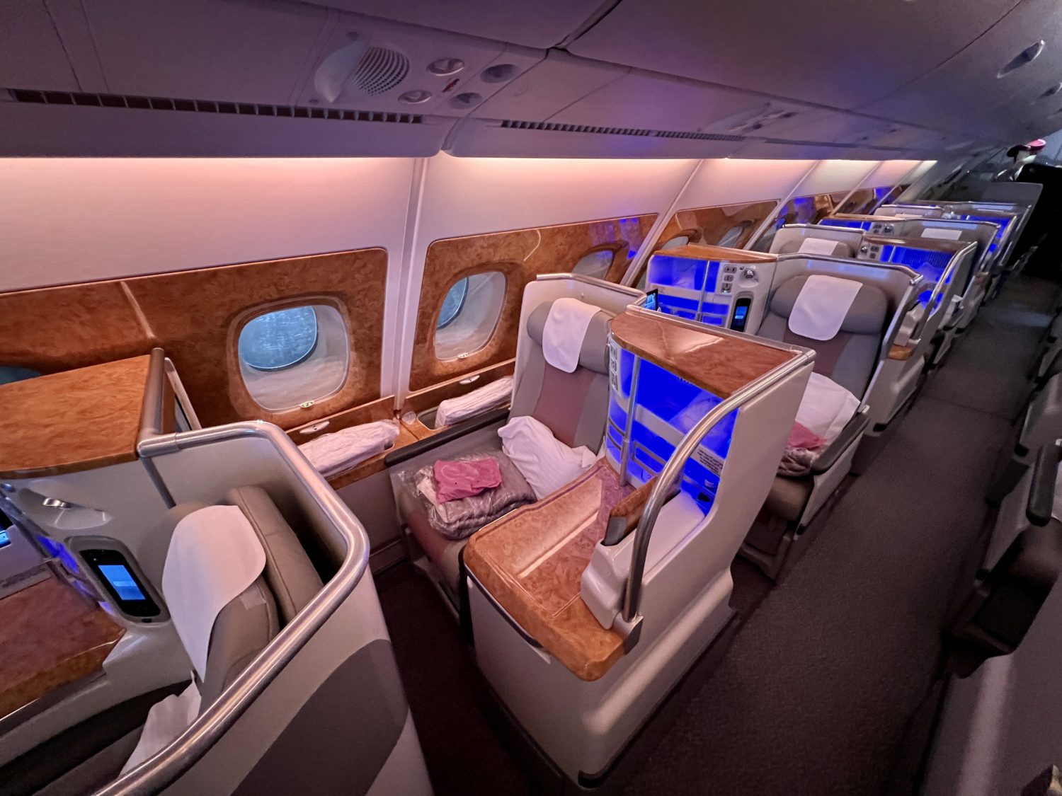 emirates business class cabin