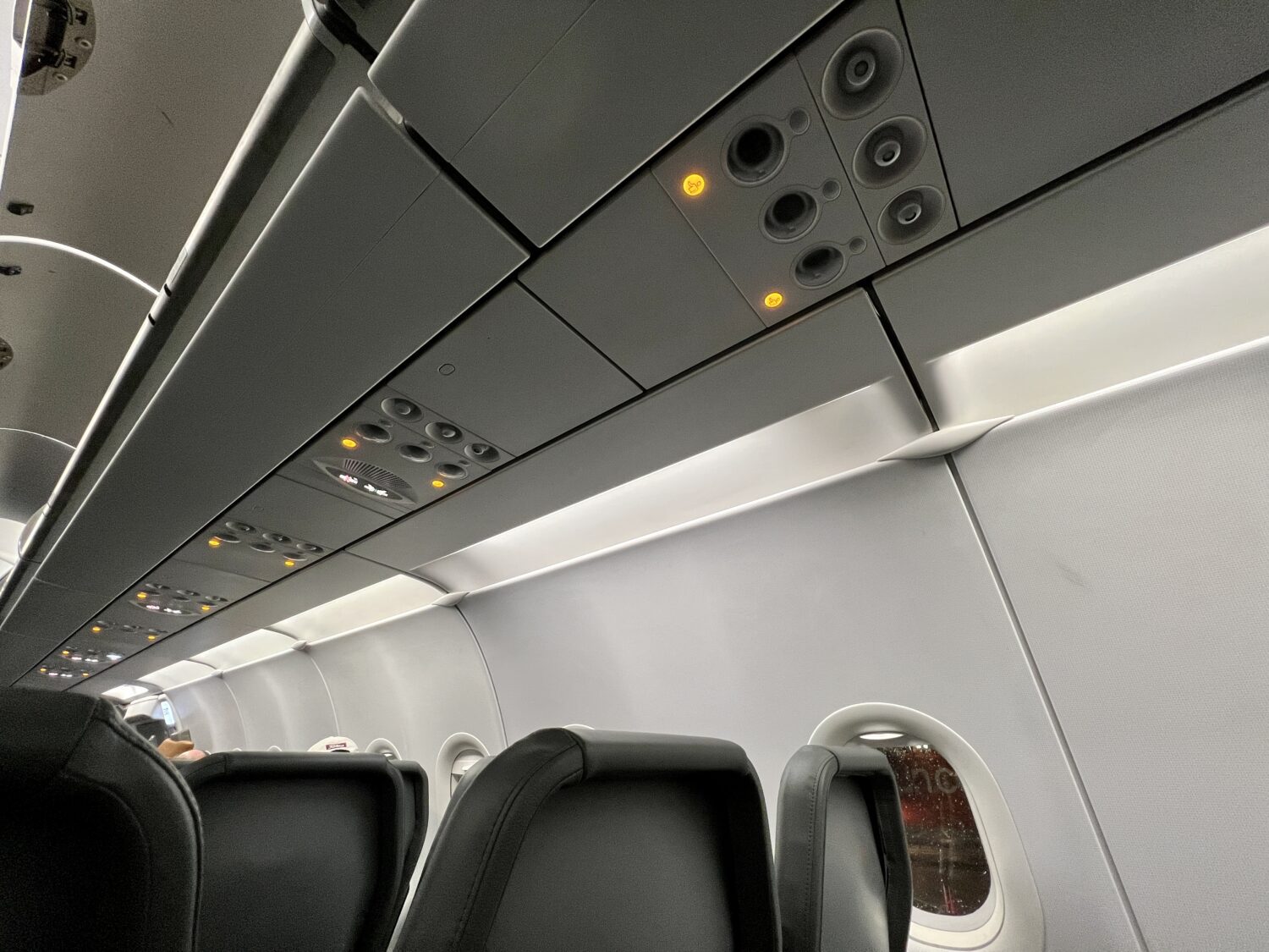 frontier airlines air vents overhead